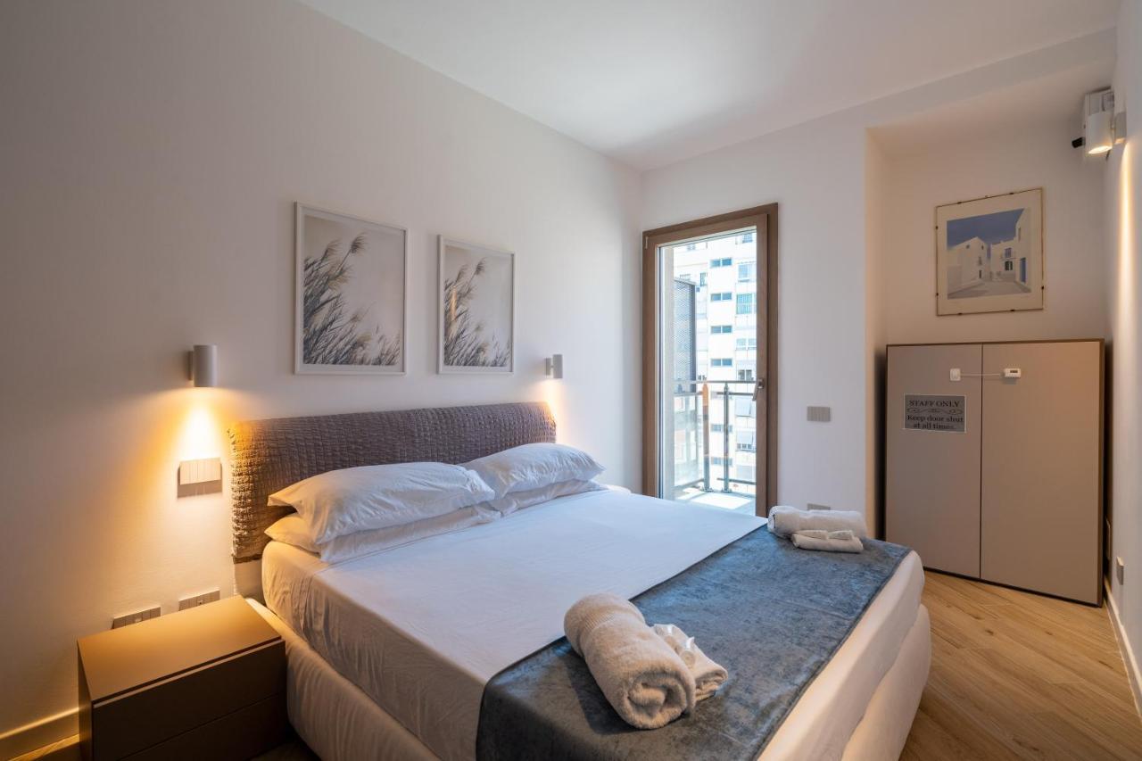 Aurealiving - Trastevere Suite With Rooftop & Gym, Your Place In Rom Exteriör bild