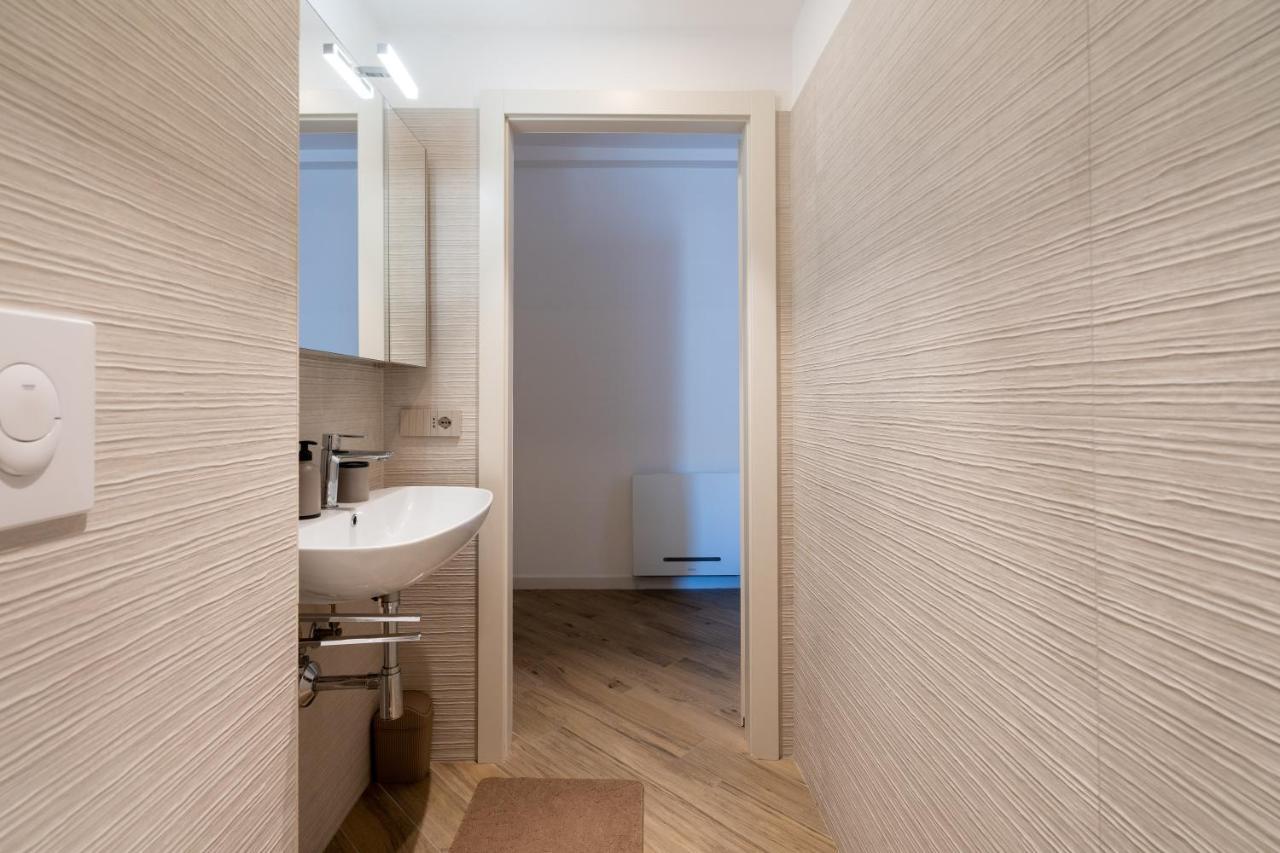 Aurealiving - Trastevere Suite With Rooftop & Gym, Your Place In Rom Exteriör bild