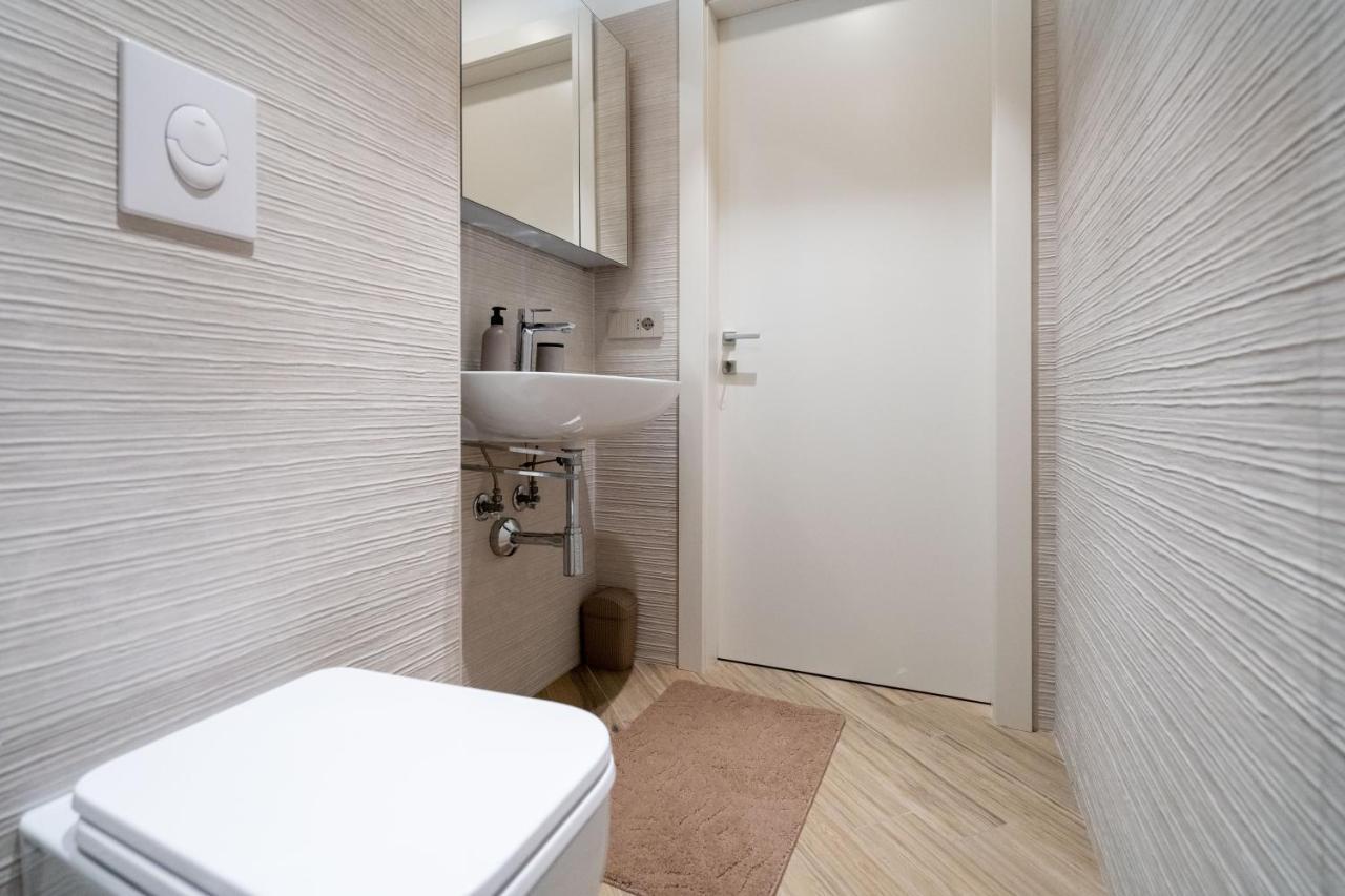 Aurealiving - Trastevere Suite With Rooftop & Gym, Your Place In Rom Exteriör bild
