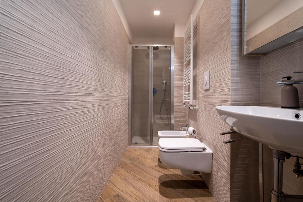 Aurealiving - Trastevere Suite With Rooftop & Gym, Your Place In Rom Exteriör bild